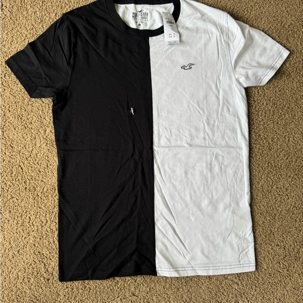 Hollister Black and White Short Sleeve Tee